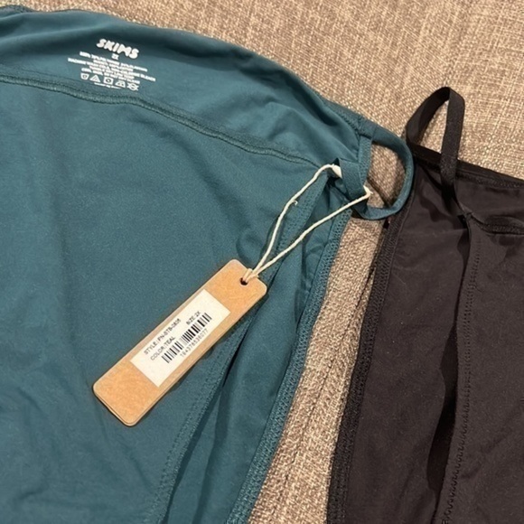 Skims Fits everybody cheeky String Bikini - Picture 2 of 6